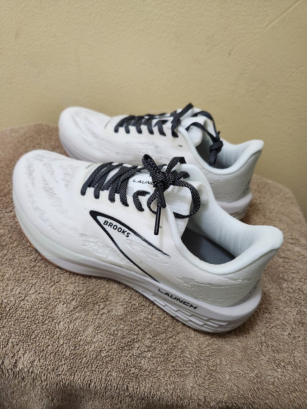 Brooks Launch 11 Running Shoes unisex  women 8.5 mens 7 brand New ( no box)